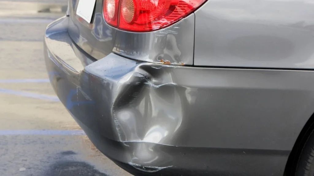 Quanto custa um reparo de amassado no carro