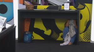 Milena do BBB desmaia após 5 horas em desafio e chora