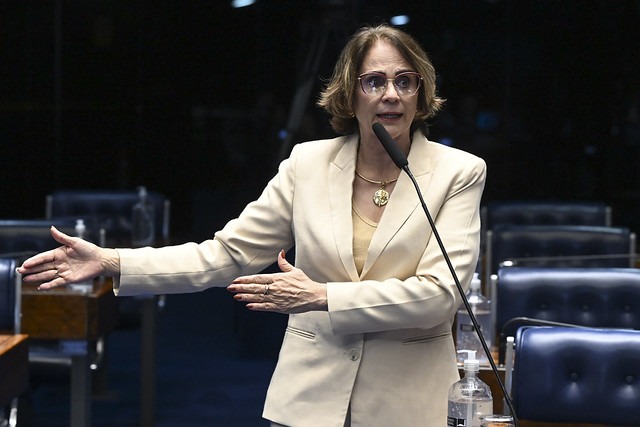 Damares defende revisão de penas do 8 de janeiro Damares defende revisão de penas do 8 de janeiro