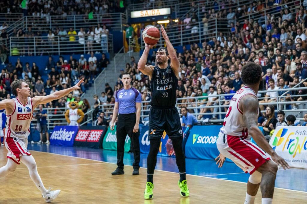 Brasília vence Franca e força jogo decisivo no NBB Brasília vence Franca e força jogo decisivo no NBB