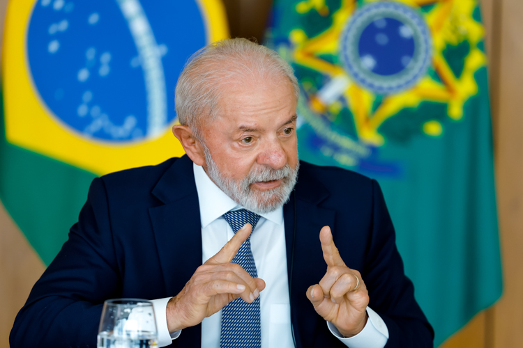 Lula recua de programa para devolução de celulares roubados Lula recua de programa para devolução de celulares roubados