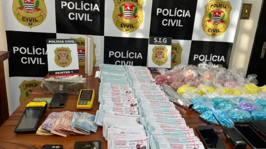Operação em Ubatuba prende 3 por tráfico e rifas ilegais Operação em Ubatuba prende 3 por tráfico e rifas ilegais