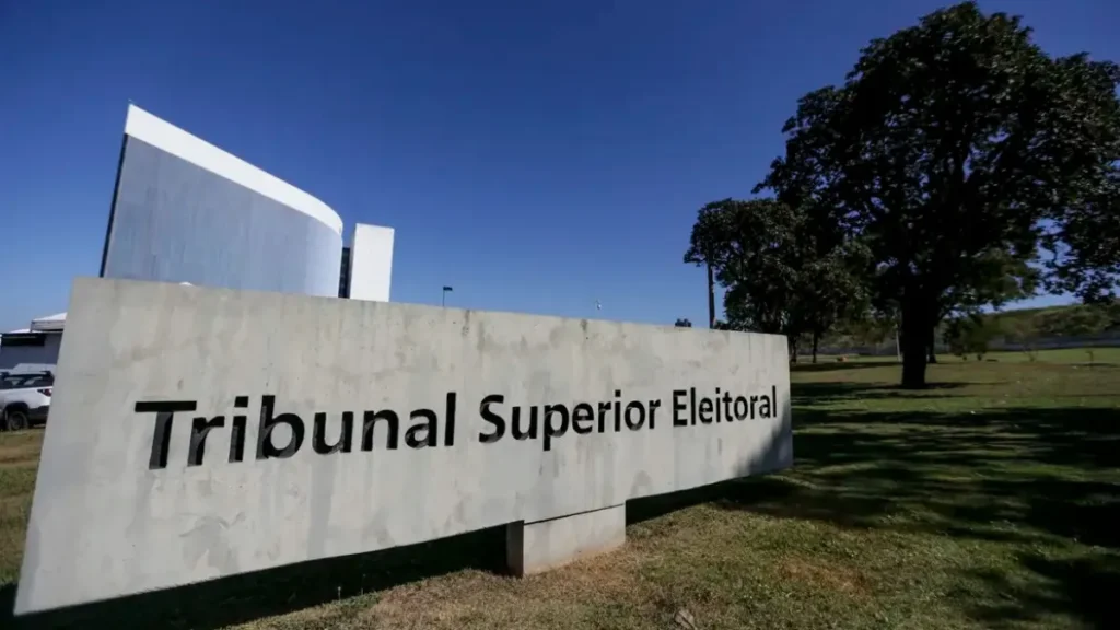 TSE suspende novos registros após filiação indevida de Flávio Bolsonaro