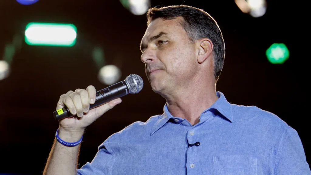 Flávio: Lula se apequenou ao reagir a tarifaço dos EUA
