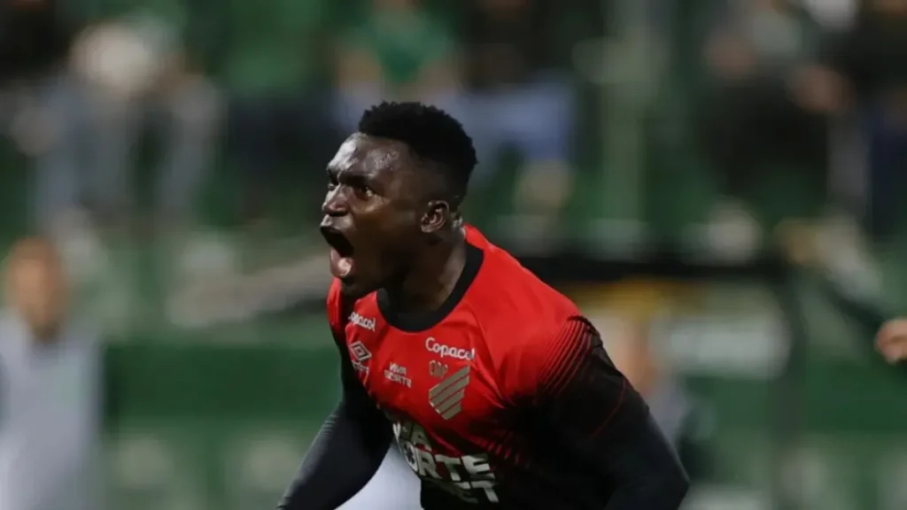 Athletico-PR empata com Bragantino e estaciona na 3ª posição
