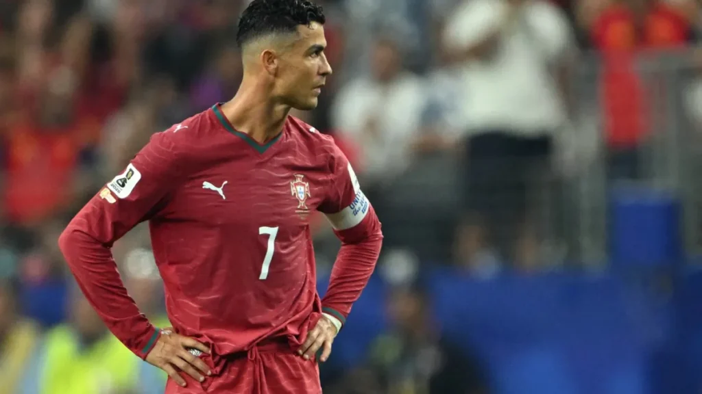 Cristiano Ronaldo anuncia: “Este é meu último ano no futebol” Cristiano Ronaldo anuncia: “Este é meu último ano no futebol”